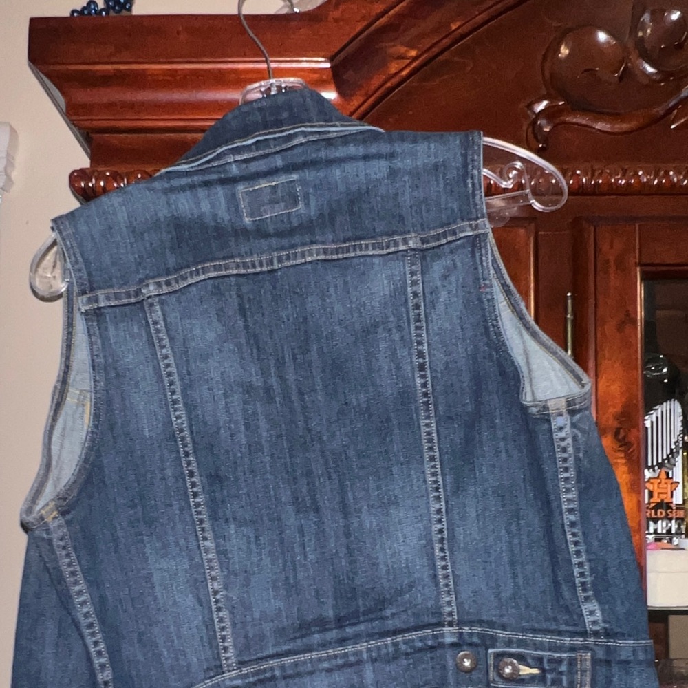 Levis vest - Picture 3 of 4